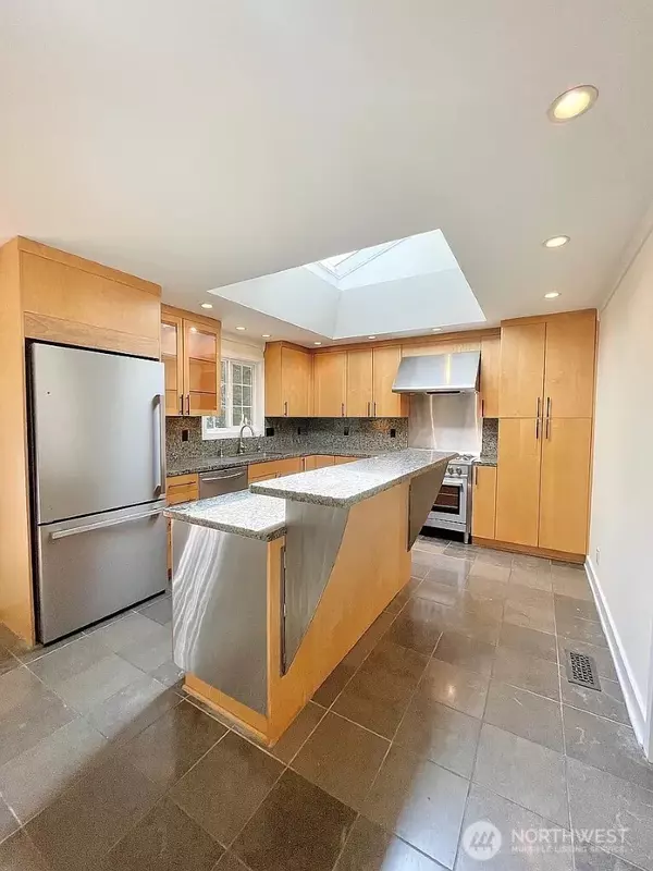 Kirkland, WA 98033,11044 111th AVE NE