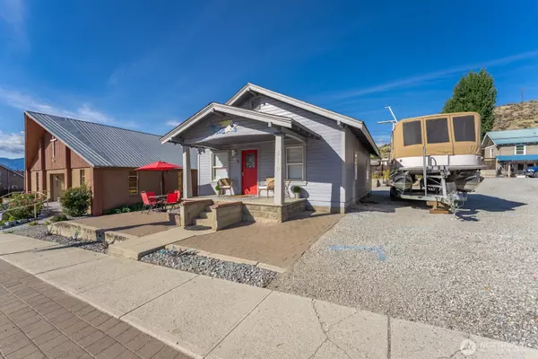 519 E Woodin AVE, Chelan, WA 98816