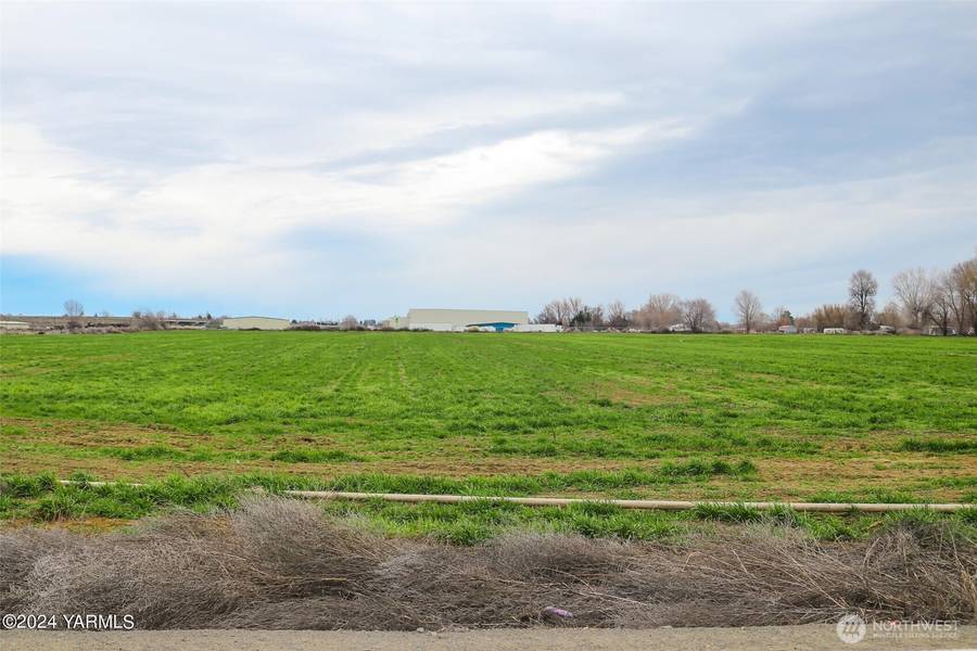 0 Puterbaugh RD, Grandview, WA 98930