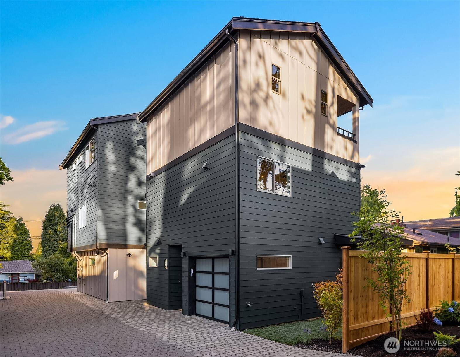 9047 Dibble AVE NW #B, Seattle, WA 98117