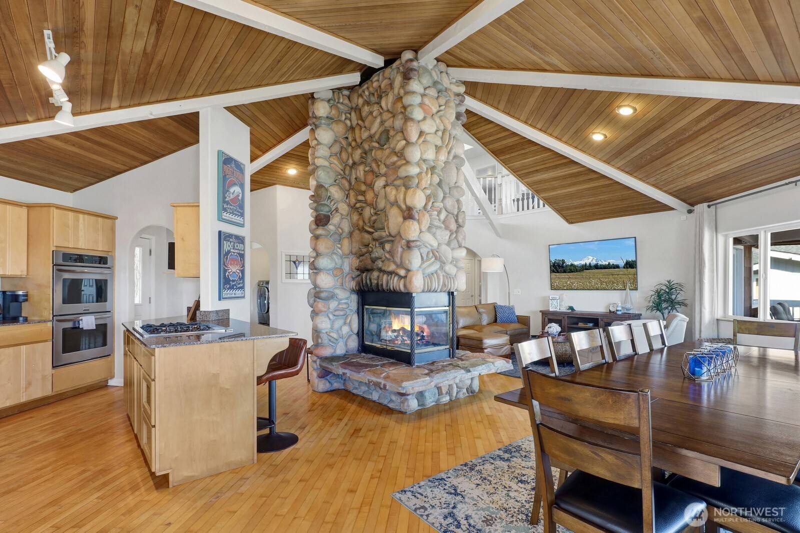 6926 Holeman AVE, Blaine, WA 98230