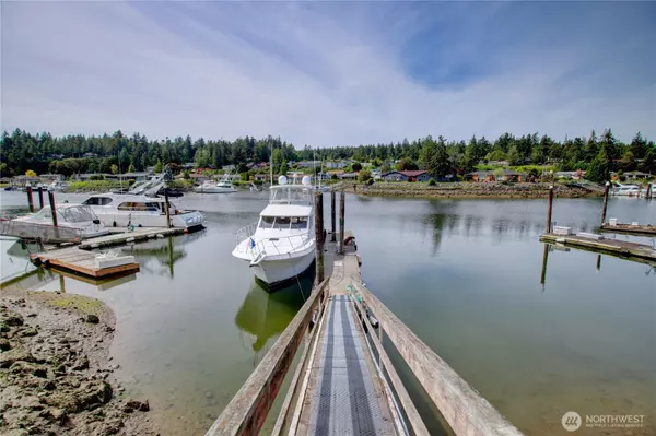 132 Lummi DR, La Conner, WA 98257