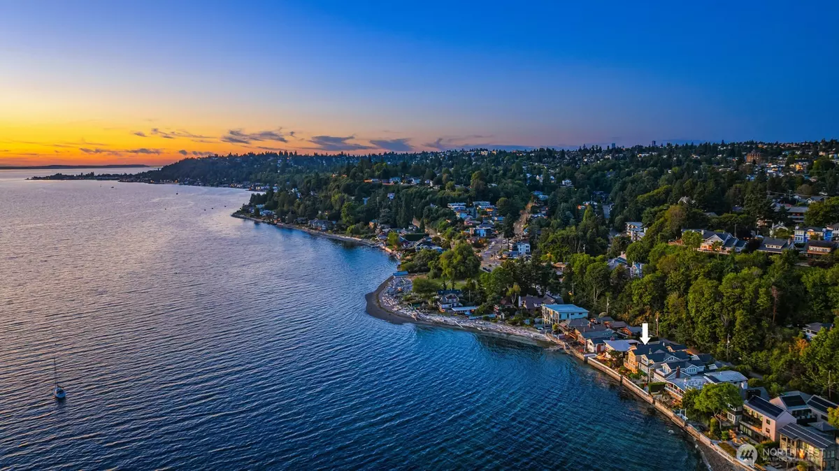 Seattle, WA 98136,7117 Beach DR SW