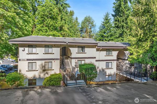 12742 NE 116th LN #J23, Kirkland, WA 98034