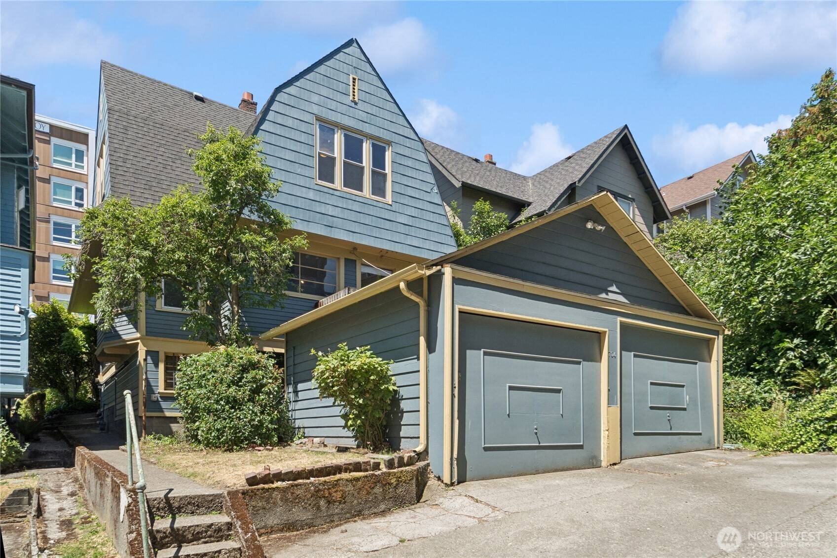 704 Warren AVE N, Seattle, WA 98109