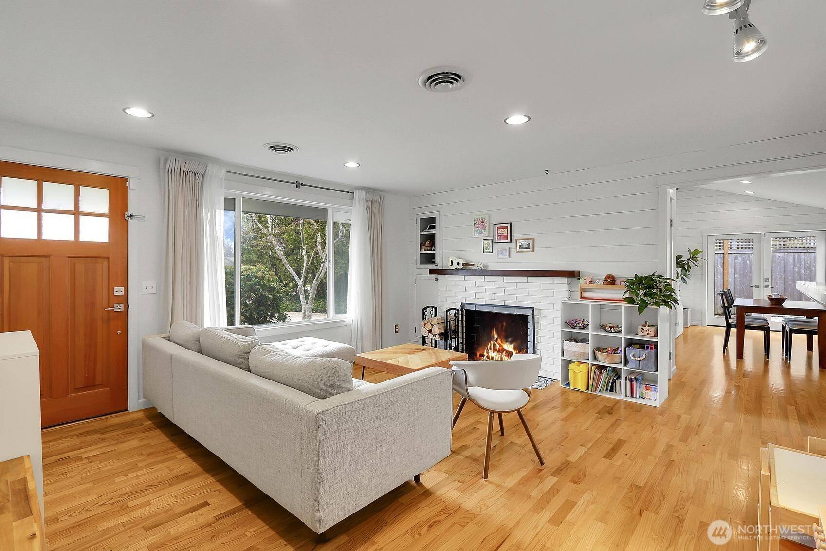 8242 NE 143rd PL, Kirkland, WA 98034