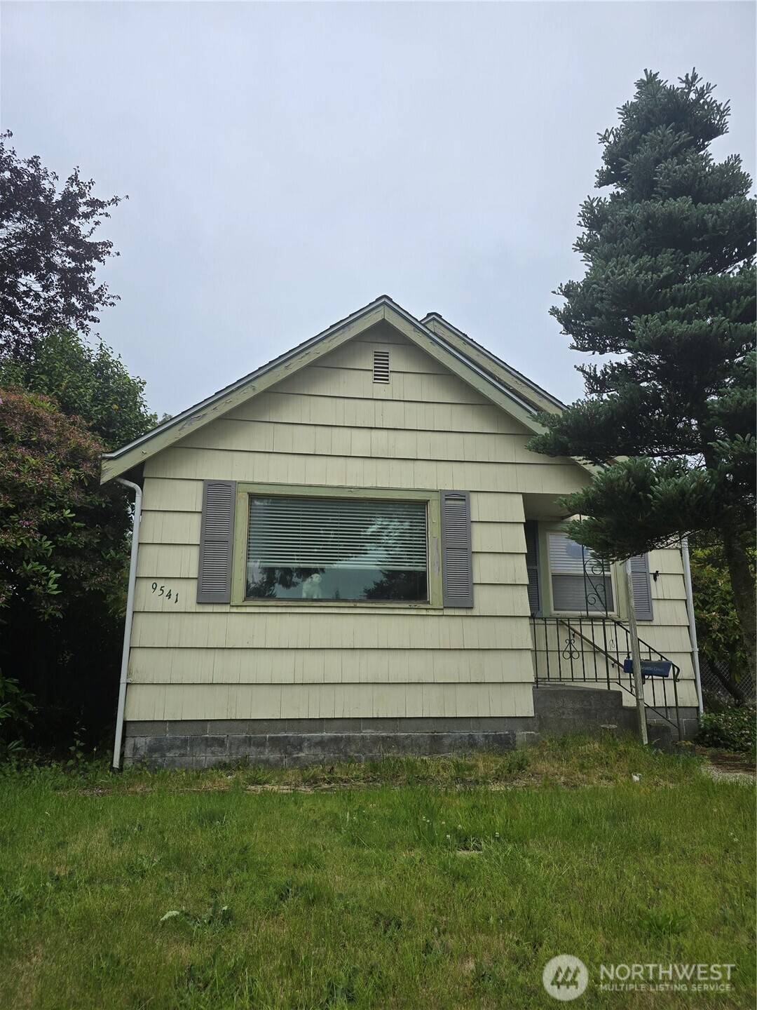 9541 Dayton AVE N, Seattle, WA 98103