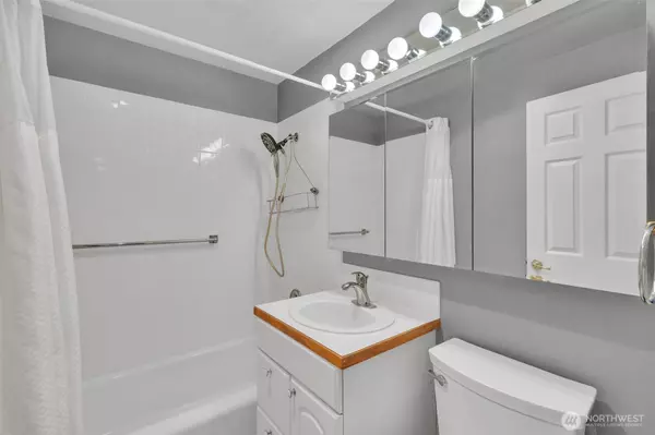 Puyallup, WA 98372,329 7th PL SE #4