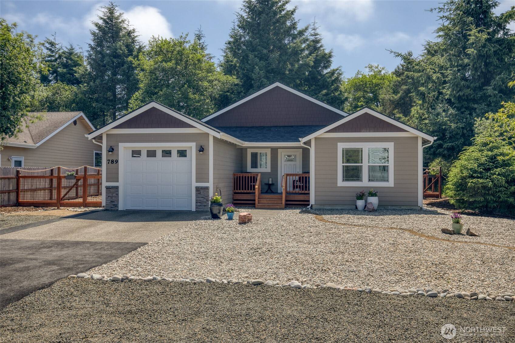 789 Island CIR SE, Ocean Shores, WA 98569