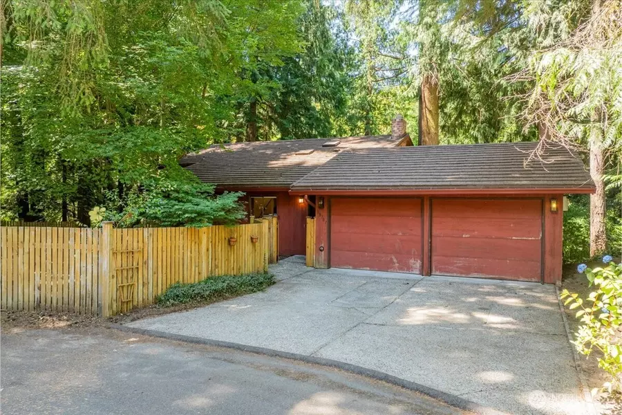 18707 25th AVE NE, Lake Forest Park, WA 98155
