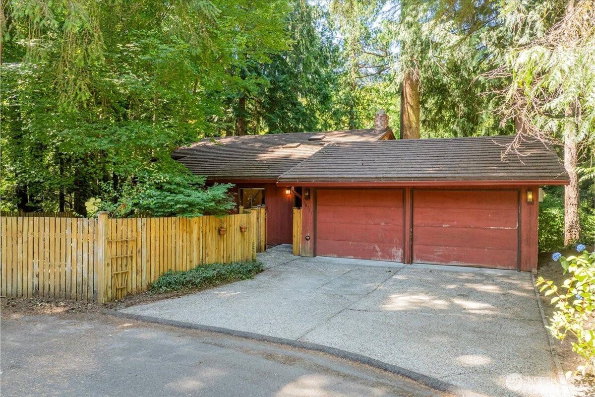 18707 25th AVE NE, Lake Forest Park, WA 98155