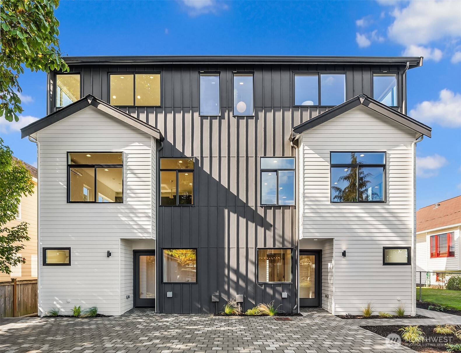 7042 25th AVE NW, Seattle, WA 98117