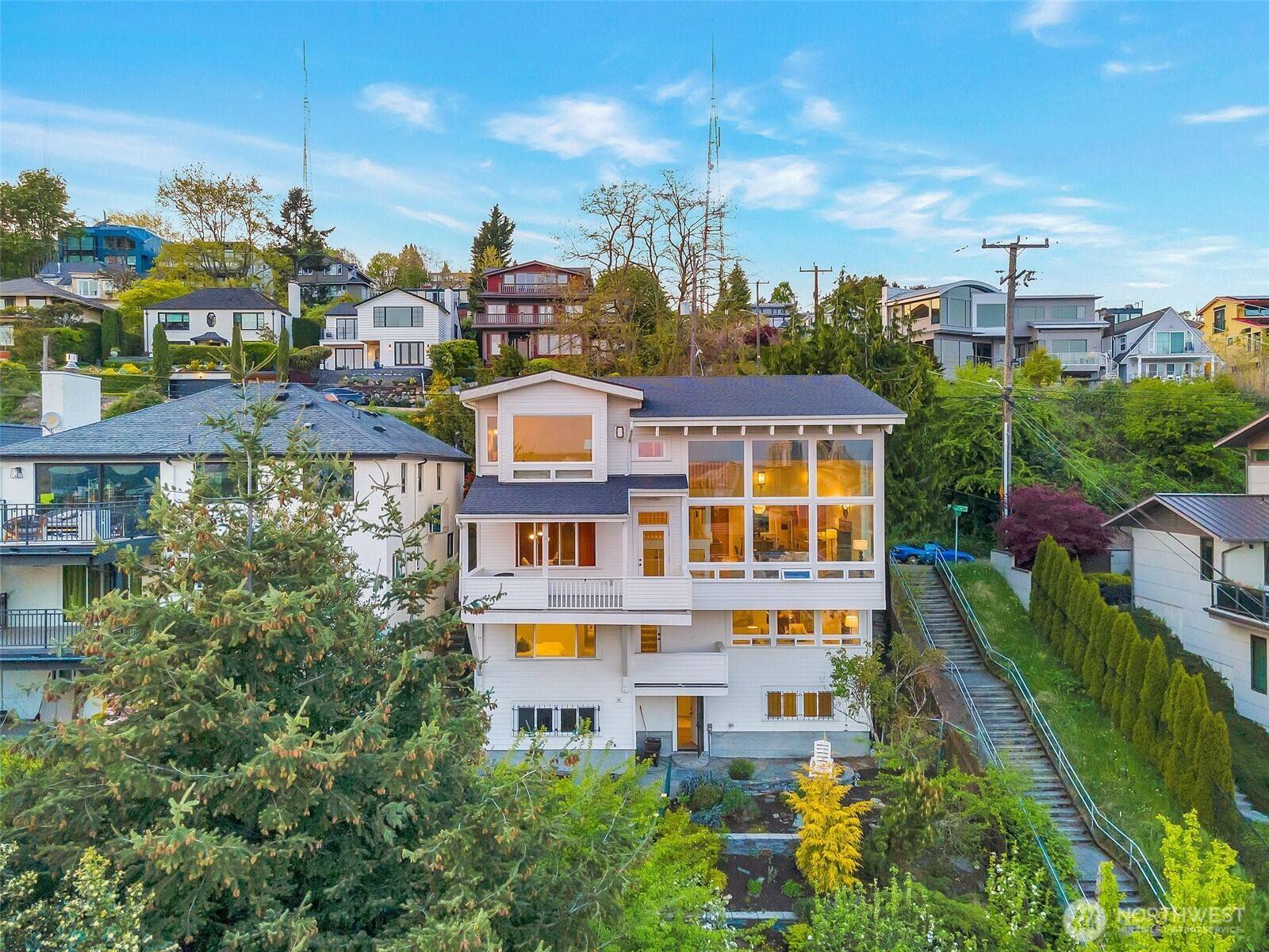225 Ward ST, Seattle, WA 98109