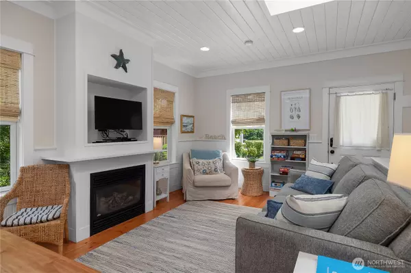 Pacific Beach, WA 98571,17 Beach Cabin LN