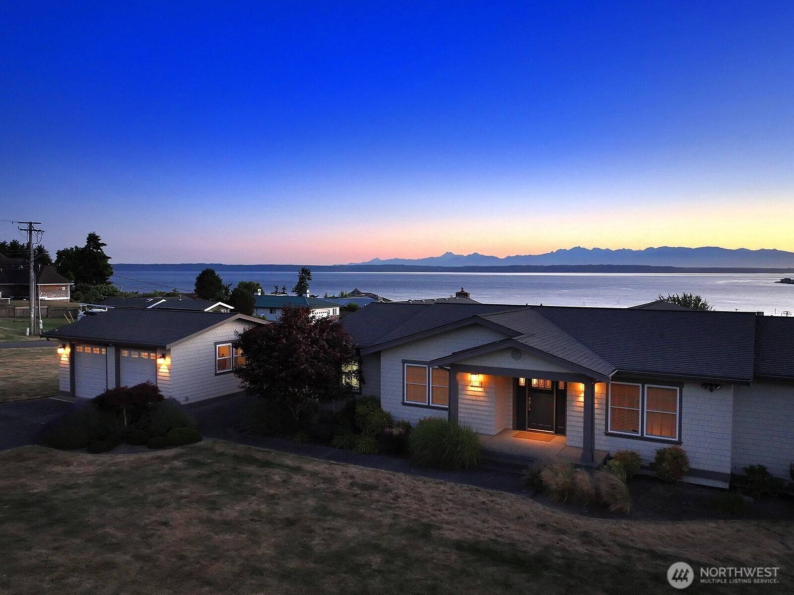 8238 Maritime DR, Clinton, WA 98236