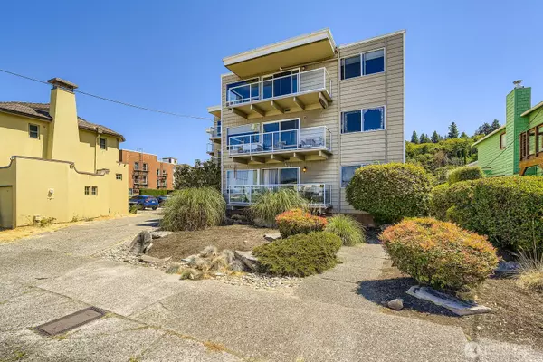 2514 57th AVE SW #301, Seattle, WA 98116
