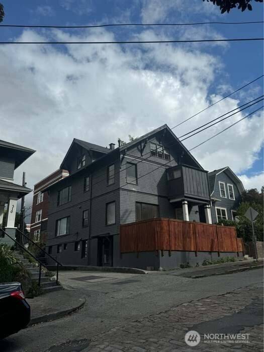 314 E Mercer ST #3A, Seattle, WA 98102