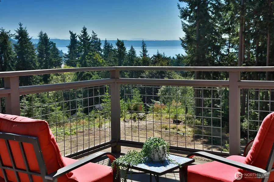3673 Kingston CT, Clinton, WA 98236