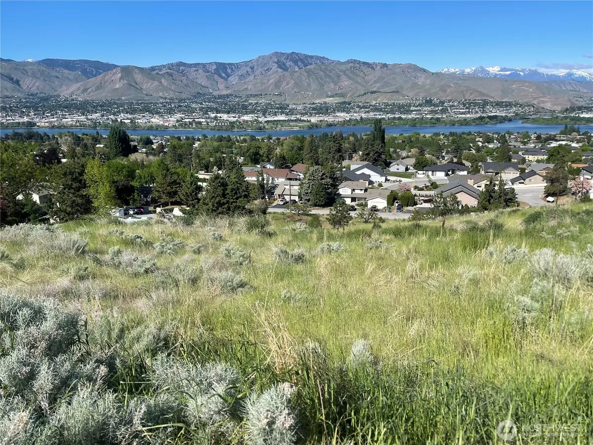 East Wenatchee, WA 98802,2714 Casa Mia DR