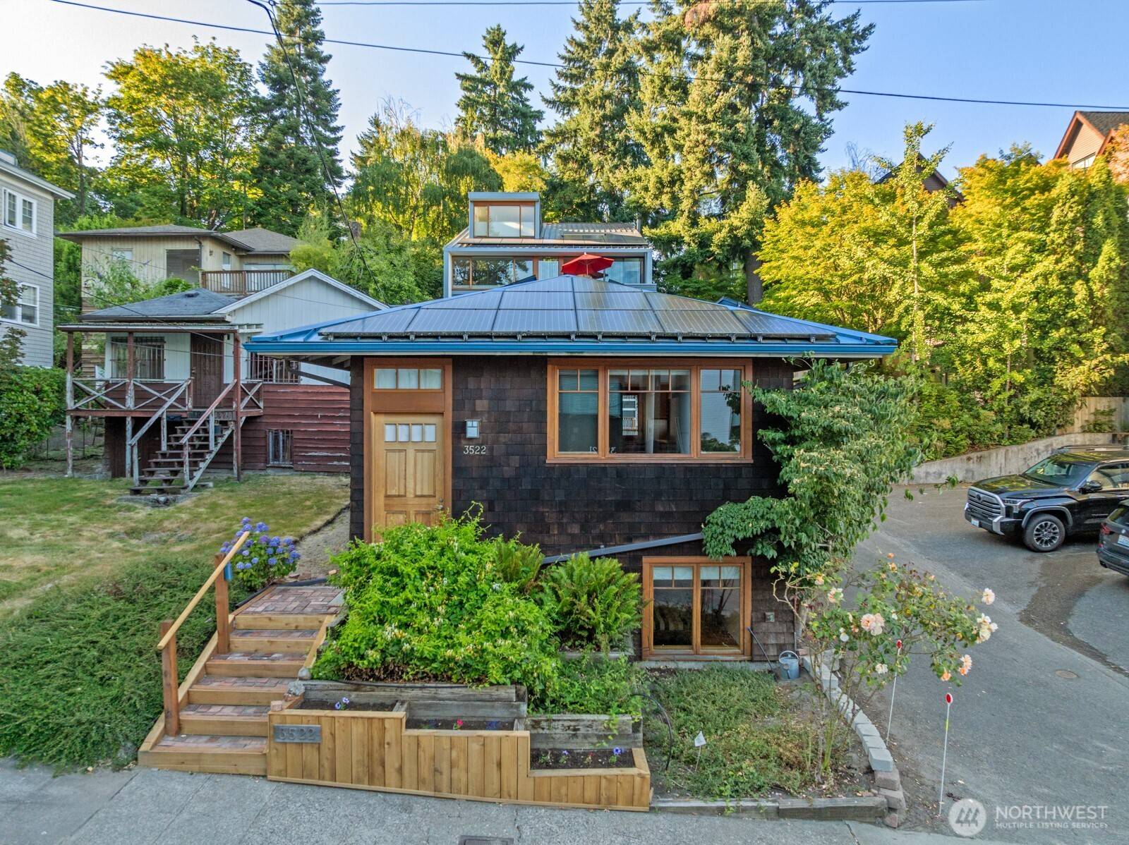 3522 S Leschi PL, Seattle, WA 98144