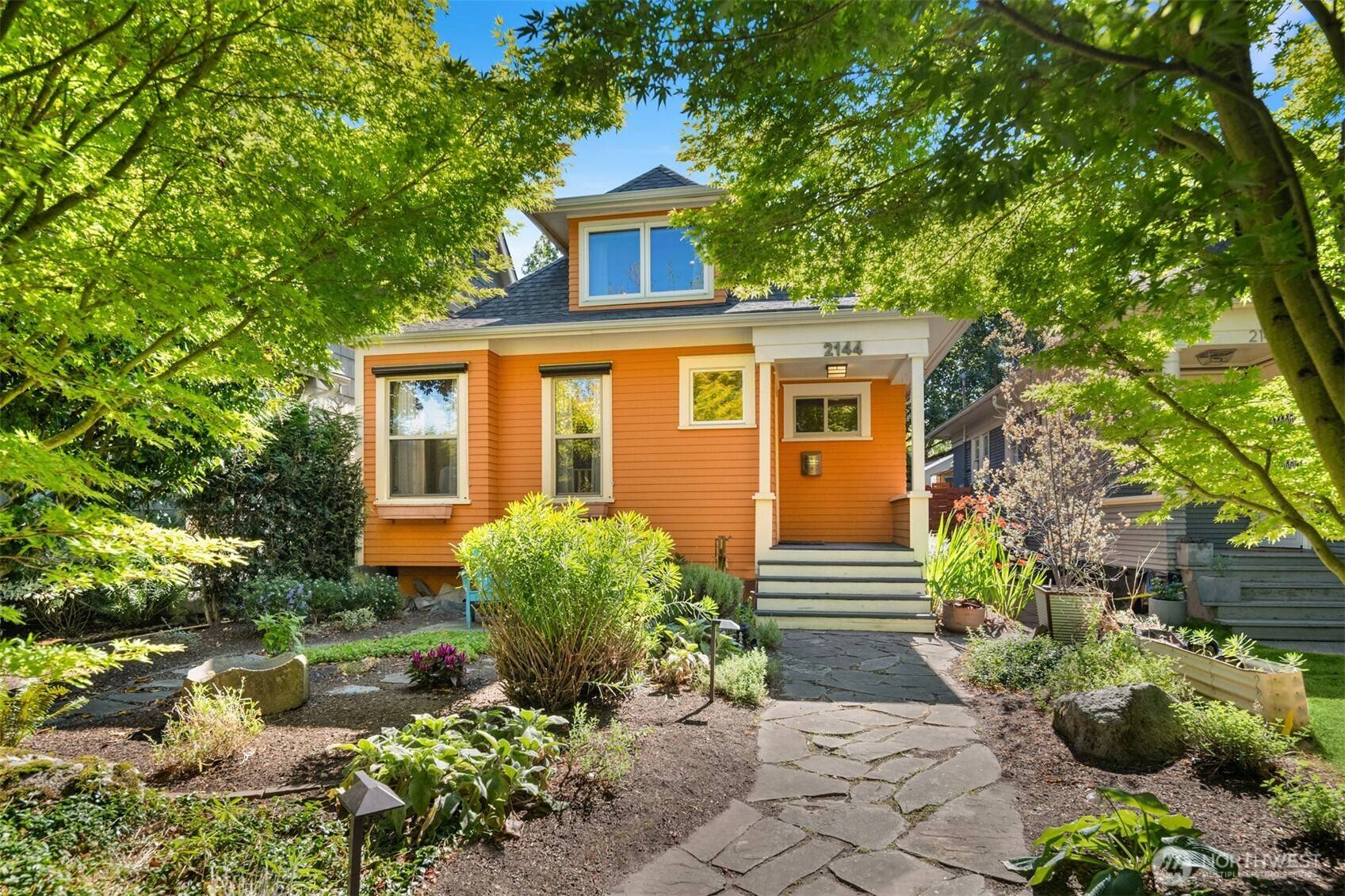 2144 8th AVE W, Seattle, WA 98119