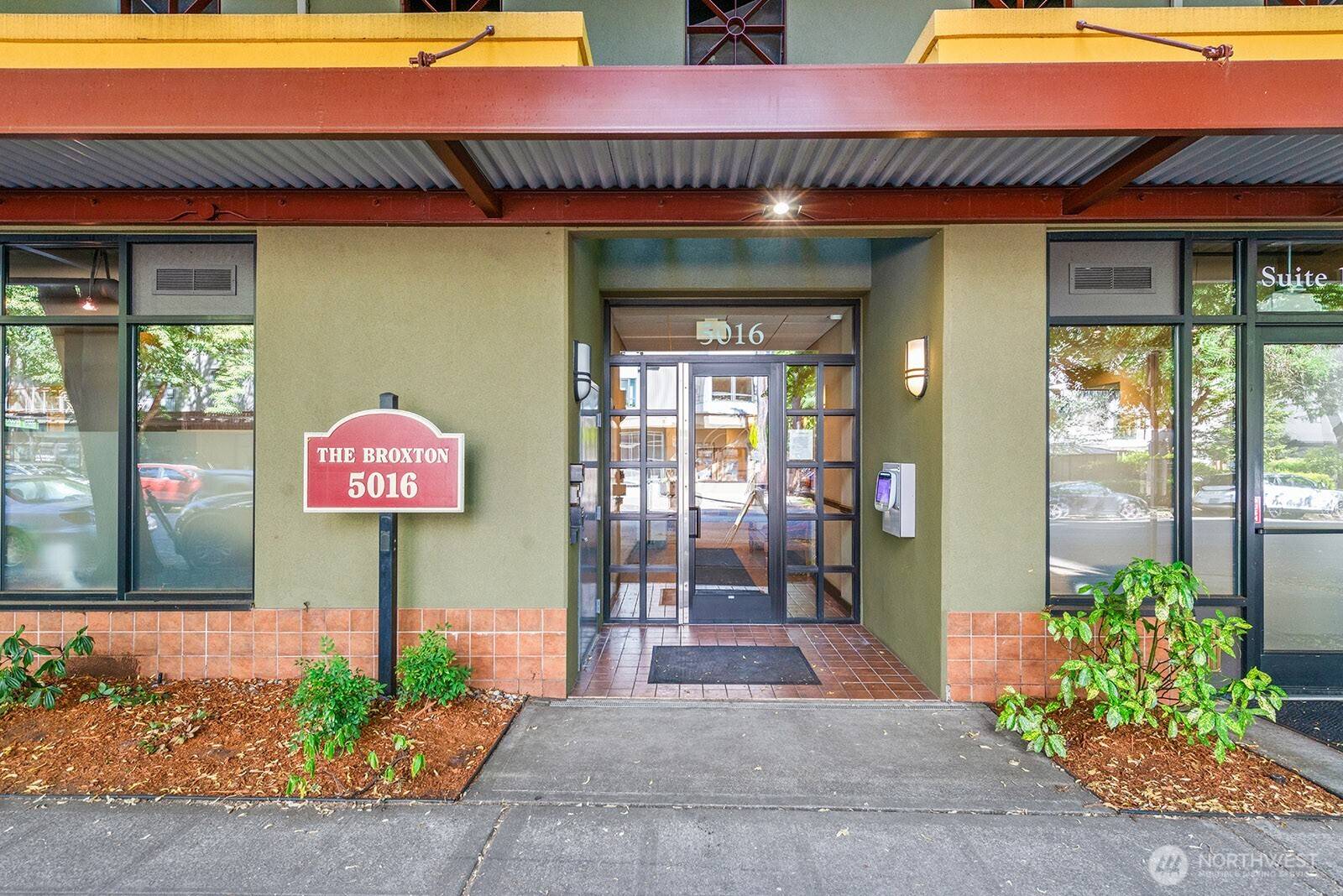 5016 California AVE SW #402, Seattle, WA 98136