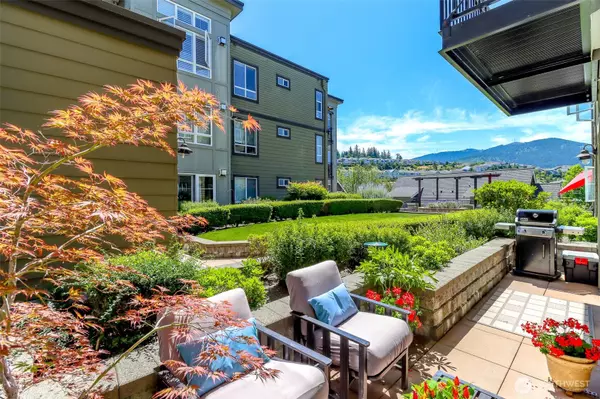 1840 25th AVE NE #204, Issaquah, WA 98029