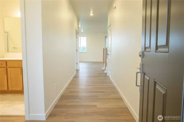 Puyallup, WA 98374,13702 185th Street Ct E #103