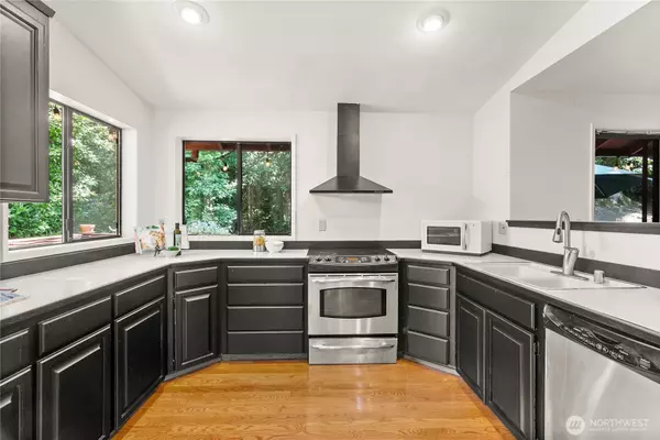 Bremerton, WA 98311,781 NE Woods PL