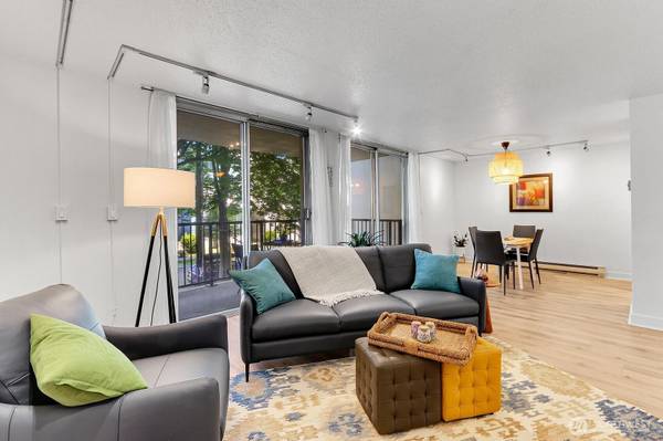 4540 8th AVE NE #202, Seattle, WA 98105