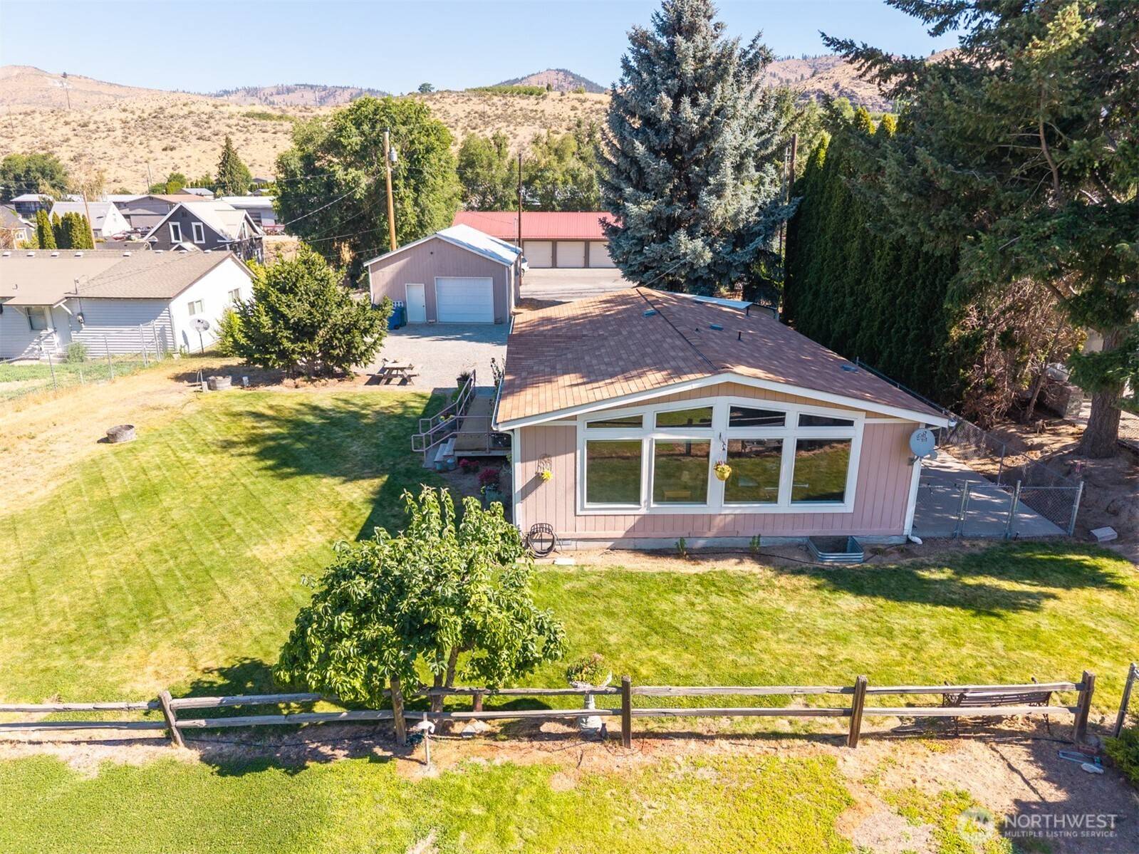 804 E Wapato AVE, Chelan, WA 98816