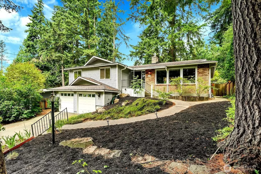 3730 NE 194th ST, Lake Forest Park, WA 98155