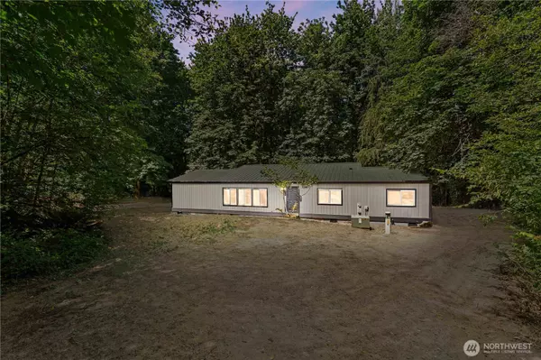 250 E Hemingway LN, Belfair, WA 98528