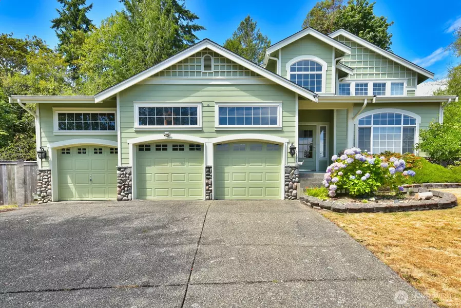 3455 NE Shore Cliff ST, Bremerton, WA 98311