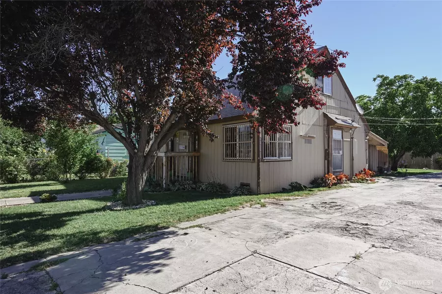 712 S 10th ST, Sunnyside, WA 98944