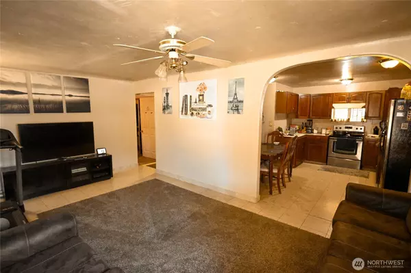 Sunnyside, WA 98944,712 S 10th ST
