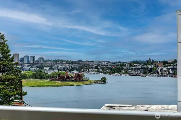 2432 Dexter AVE N #201, Seattle, WA 98109