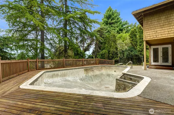 Clyde Hill, WA 98004,2305 88th AVE NE