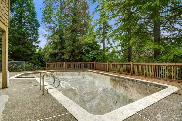 Clyde Hill, WA 98004,2305 88th AVE NE