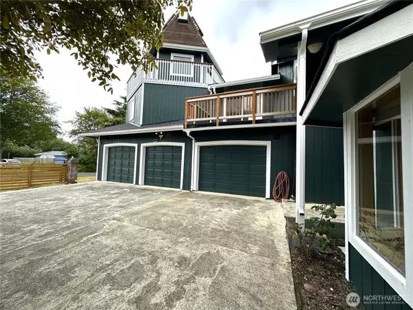 Ocean Shores, WA 98569,832 Whale CT SW