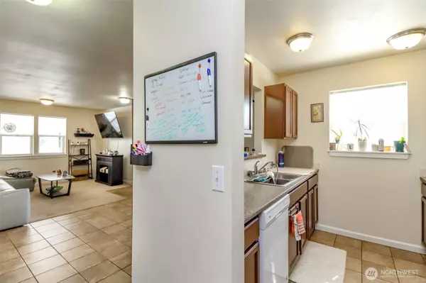 Lakewood, WA 98498,8921 Commercial ST SW