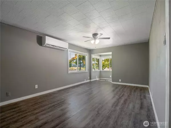 Chehalis, WA 98532,354 SW 10th ST