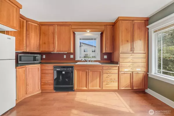 Bothell, WA 98011,10516 E Riverside DR