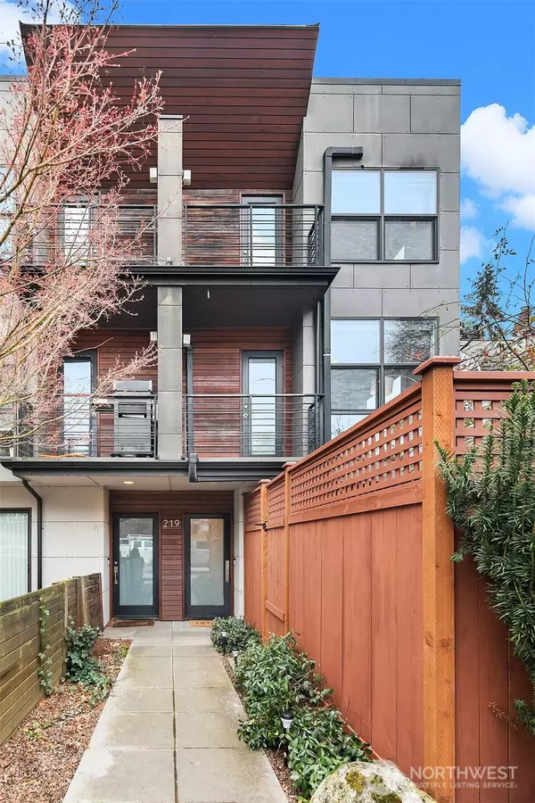 219 12th Ave E #B, Seattle, WA 98102