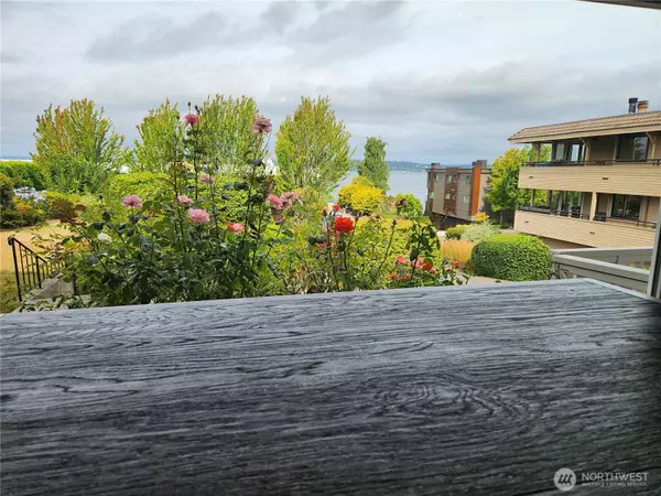 935 1st ST S #4, Kirkland, WA 98033