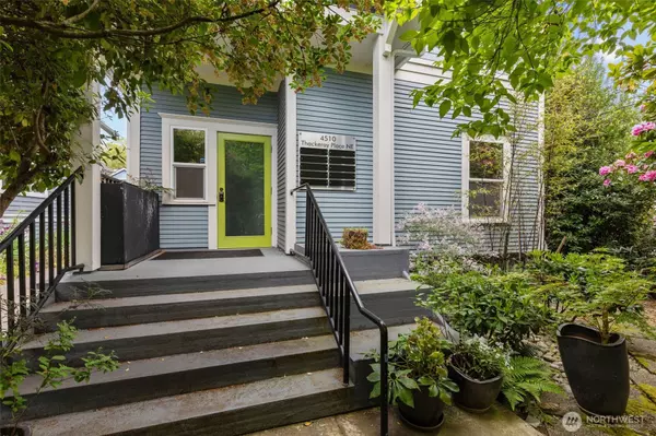 4510 Thackeray NE, Seattle, WA 98105