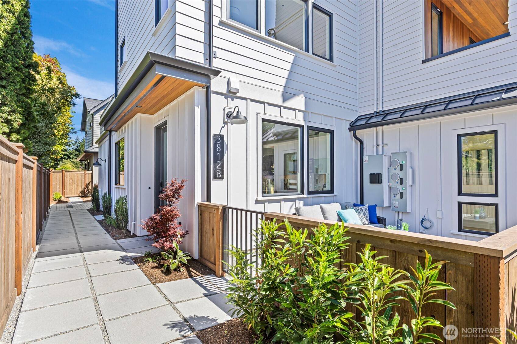 3812 31st AVE W #B, Seattle, WA 98199