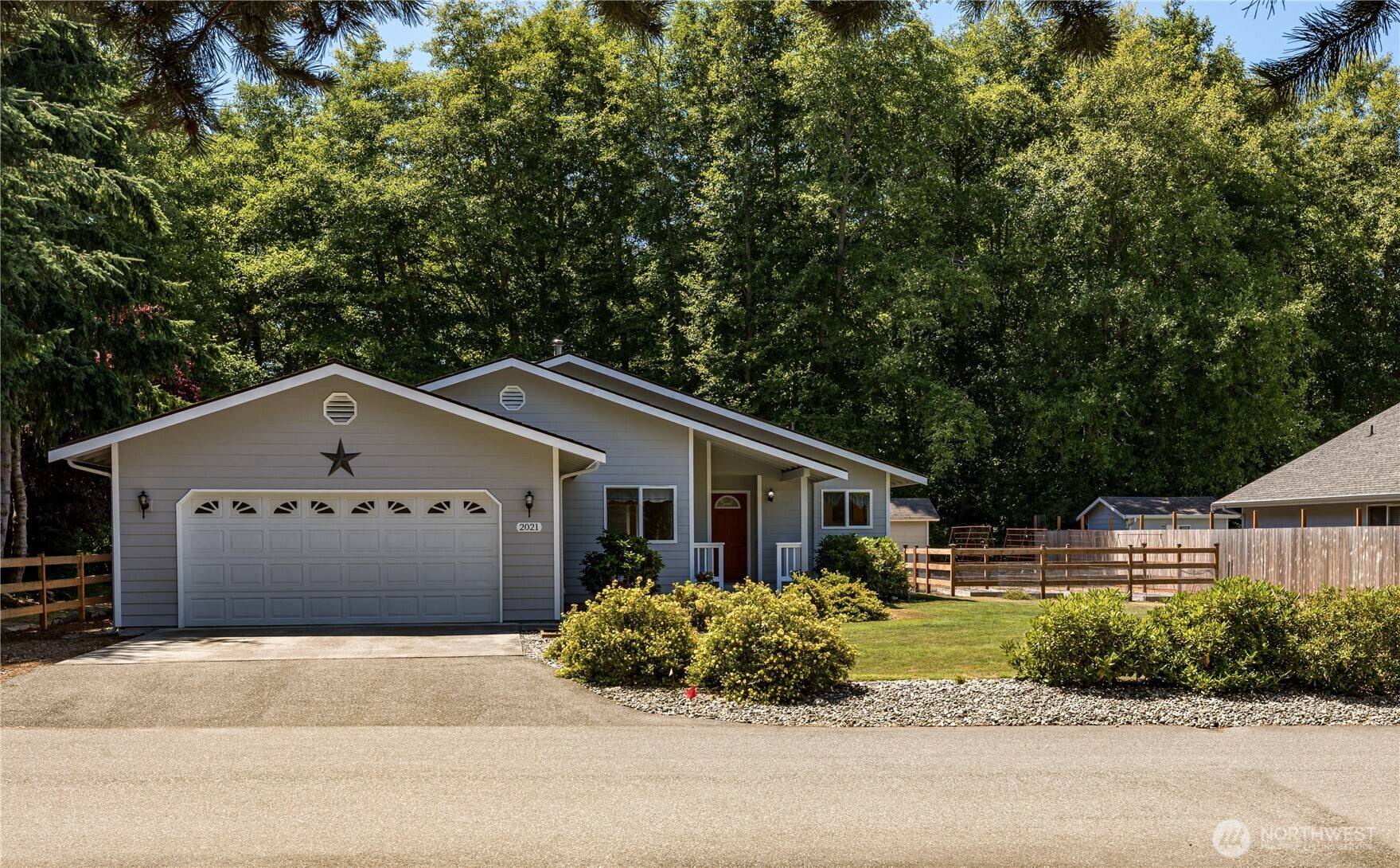 2021 Doe DR, Oak Harbor, WA 98277