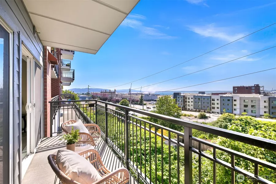 1015 Railroad AVE #210, Bellingham, WA 98225