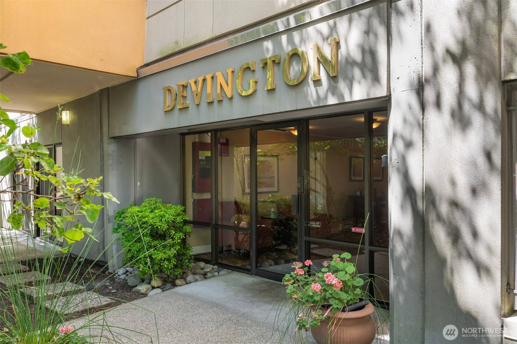 7600 SE 29th Street #305, Mercer Island, WA 98040